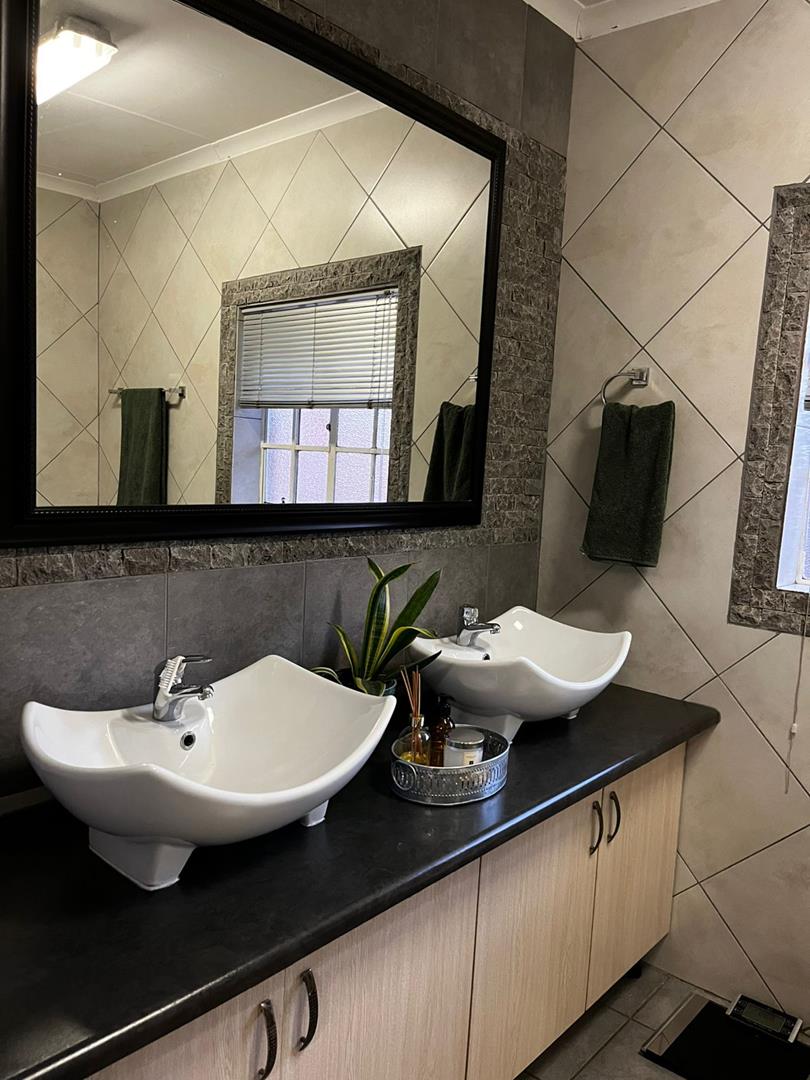 4 Bedroom Property for Sale in Bloemhof North West
